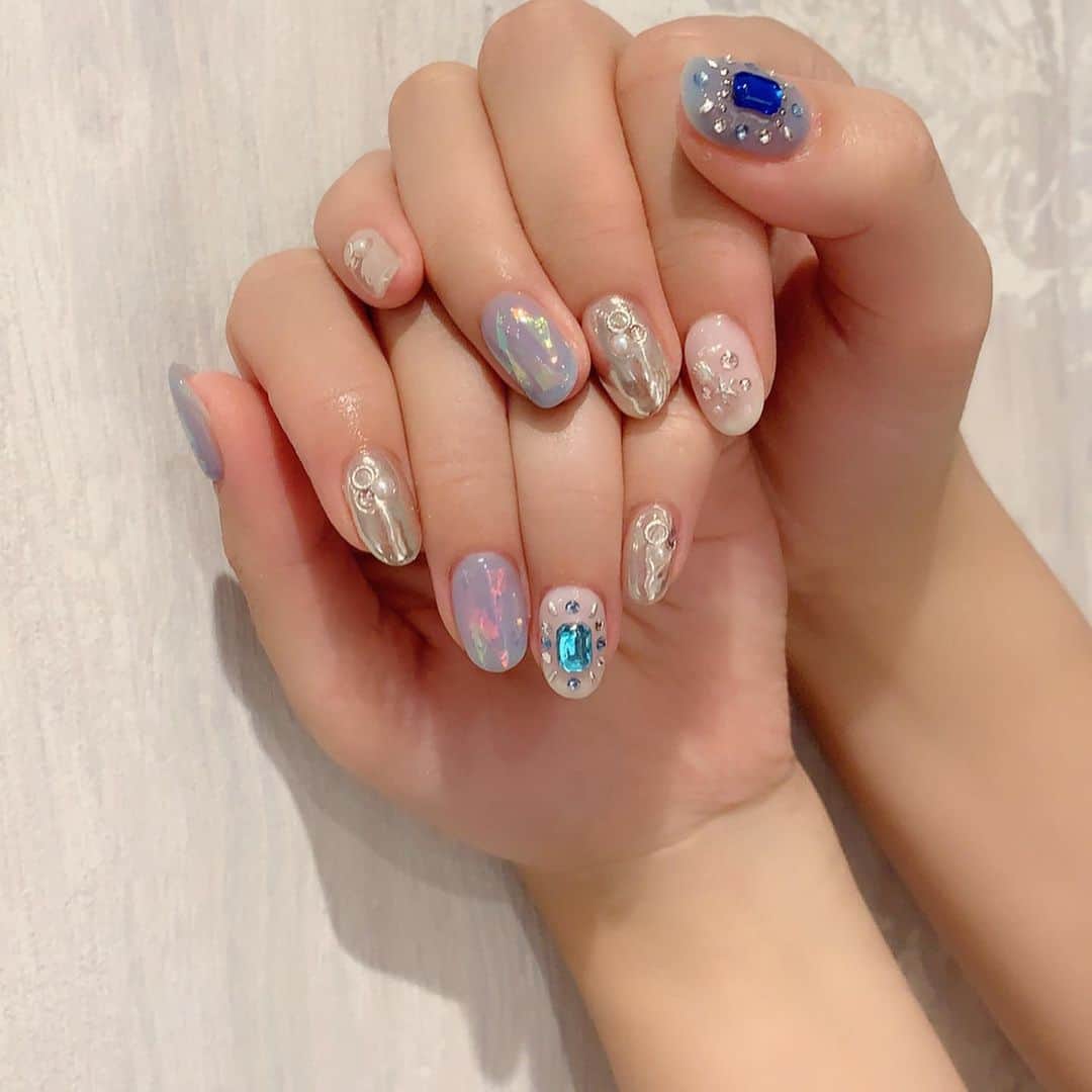 青木りえさんのインスタグラム写真 青木りえinstagram New Inailsgroup 新しいネイルは 夏っぽく宝石っぽく キラキラしてもらったよ 水色と乳白色 ほんのりピンクでとっても お気に入り Fuka Inails いつも 可愛いネイルを