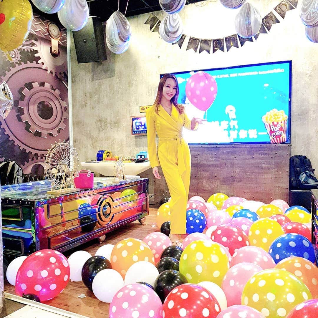 Nicole Chenのインスタグラム：「This was a beautiful room! Happy birthday to my friends this week」