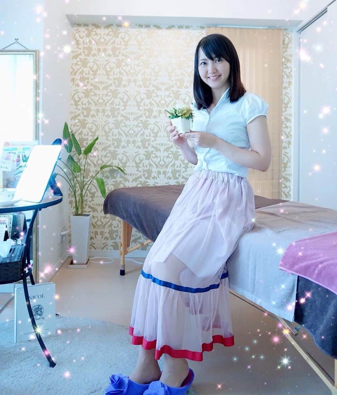 のインスタグラム：「* 先日 @satoko_theraphy  さとこさんの 小顔施術 へ行ってきました❣️ 小顔だけでなく、頭蓋骨矯正 で血流を良くしてバランスを整えてくださいます💗 * *  また3週間後 にメンテへ行く予定です💕 * ⋈♡*┈┈┈┈┈┈┈┈┈┈┈┈┈┈┈┈┈┈ﾟ⋈♡* #小顔サロン #小顔矯正  #美容 #美活 #beauty」