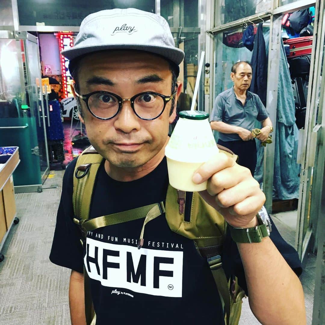 中島ヒロトさんのインスタグラム写真 - (中島ヒロトInstagram)「食べ旅。 “足湯”の写真は、足裏マッサージへ。持ってる“プラスチックの容れ物の飲み物”は、バナナ牛乳。その他、食べた物の写真。 無事、帰ってきました。  #workdaysbecameplaydays」6月30日 18時51分 - djhirotonakajima