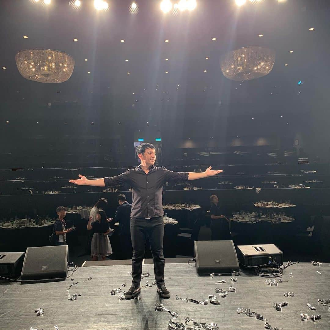 セロさんのインスタグラム写真 - (セロInstagram)「Private event... we are a wrap!  Thanks to a great team... we delivered yet another great show! (Images and video clips from our rehearsals) お疲れ様です！^_^」6月30日 18時59分 - cyrilmagic