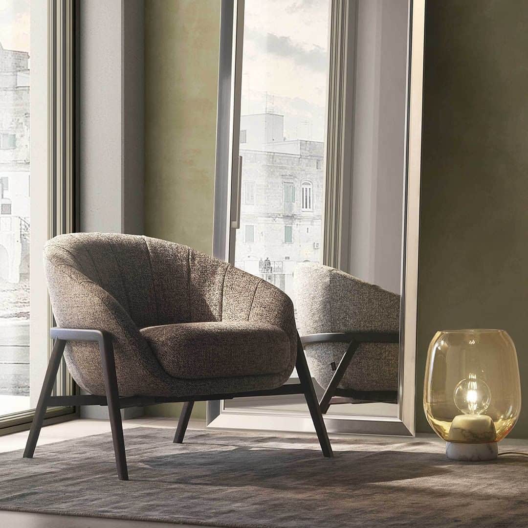 Natuzzi Officialさんのインスタグラム写真 - (Natuzzi OfficialInstagram)「Vertical lines and enveloping curves, this is Cassia. Designed by Mauro Lipparini, our armchair is the perfect compromise for who wants a great modern design and classic style. #Natuzzi #NatuzziItalia #comfort #elegance #design #lifestyle #style #furniture #homefurniture #madeinitaly #living #interiordesign #decor #furnituredesign #homedesign #inspiration #interior #instadesign #designlovers #italianstyle #homedecor #lovedesign #designers #designer」6月30日 19時00分 - natuzzi