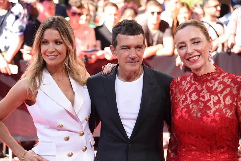 アントニオ・バンデラスさんのインスタグラム写真 - (アントニオ・バンデラスInstagram)「Cinemerit-Gala with Nicole and Diana Iljine, director of the Munich Film Festival. _____ @filmfestmunich @nickykim2807 #dianailjine #munchen #Munich #ffmuc 📷 Georg Addison #AFPApress」6月30日 19時02分 - antoniobanderas