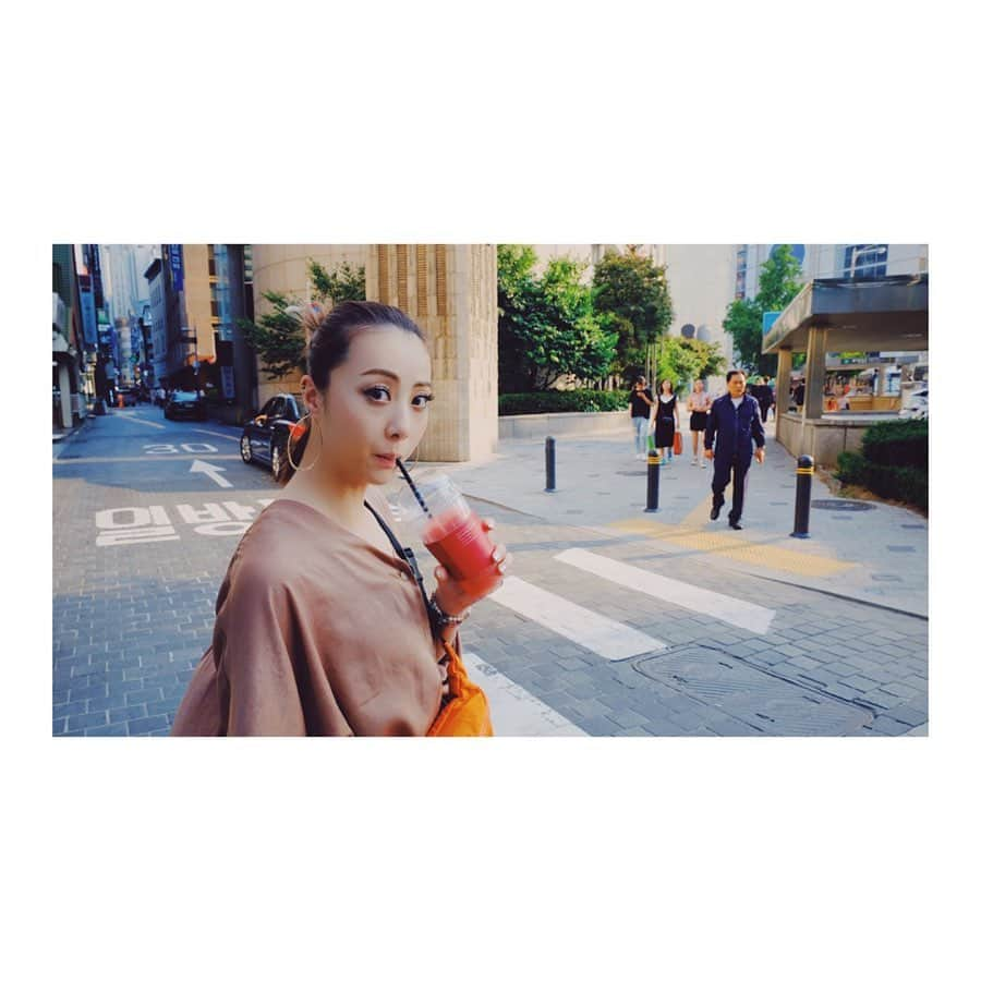 Shizukaさんのインスタグラム写真 - (ShizukaInstagram)「✴︎✴︎✴︎ Memories of the trip in KOREA.  とにかくスイカジュースが好き。  毎日毎日、飲みました🍉🥤 - #Dream_Shizuka #DreamShizuka #KOREA #🇰🇷 #Trip #Watermelon #juice」6月30日 19時02分 - shizuka_dream06