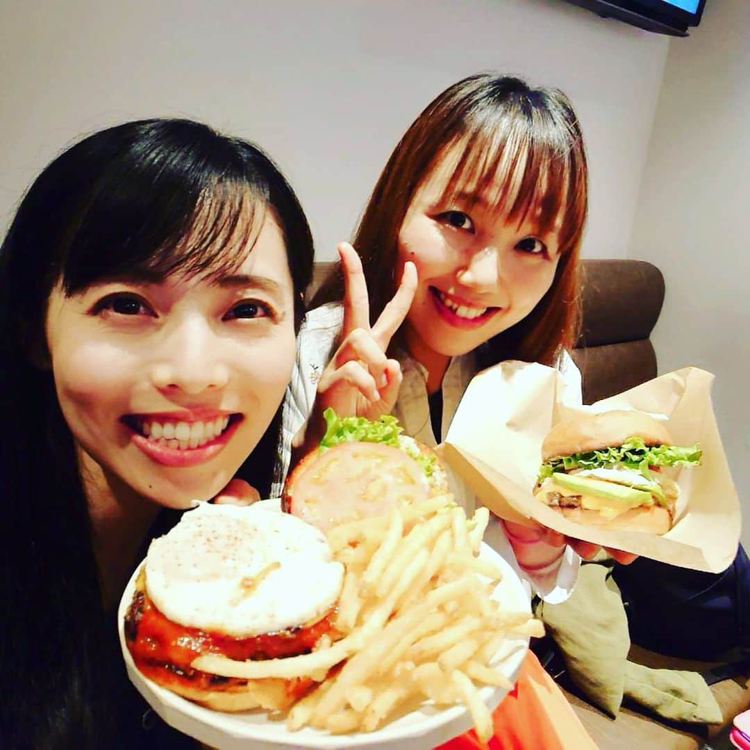 浜名ランチさんのインスタグラム写真 - (浜名ランチInstagram)「久しぶりにジャガモンドとご飯食べに行きました✨ 歌舞伎町にある、SHOGUN BURGER に行って来ましたー！！ オシャレで美味しくて、お肉肉厚で美味しいし、お肉そのものの味が最高でしたー！ #ハルカラ #ジャガモンド #SHOGUNBURGER #歌舞伎町」6月30日 19時18分 - hamanaranch