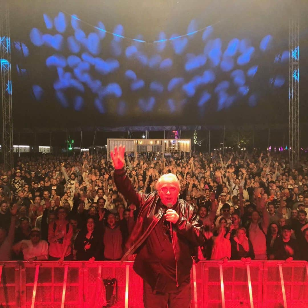 ジョルジオ・モロダーのインスタグラム：「Thank you Tinderbox! What a great first festival show of the live tour! #tinderbox #tb19 We’ll be back with the full show on the Maia festival, Brussels Summer Festival @bsfestival and Lowlands Festival @lowlands_fest later this summer!」