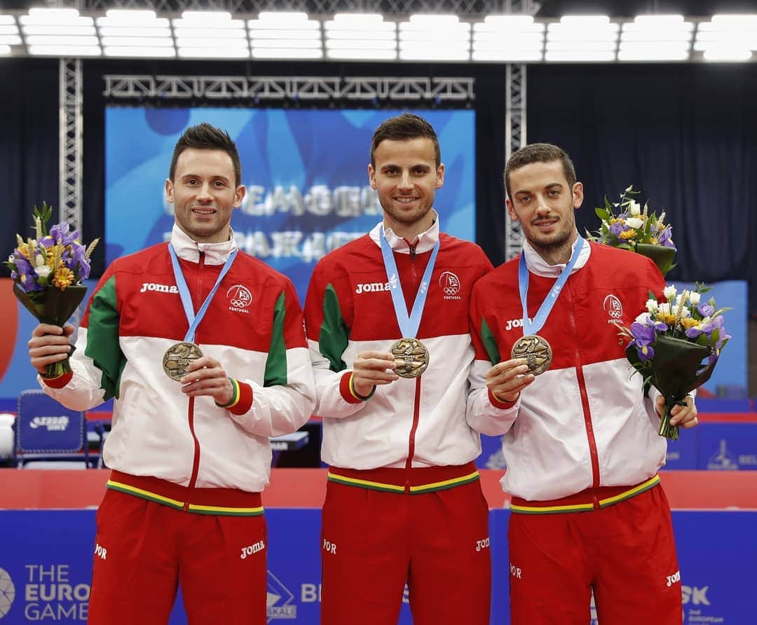 のインスタグラム：「O trabalho, dedicação e paixão por aquilo que fazemos é meio caminho andado para podermos viver experiências e momentos como o de ontem! Medalha 🥉 nos Jogos Europeus 🏓🇵🇹 Mais uma grande caminhada juntos @marcosfreitaspt @tiagoapolonia  Hard work, dedication and passion for what we do were always the answers for the great results we achieved and yesterday those answers where there again! 🥉 medal at the 2019 European Games 🏓🇵🇹 Another great journey together @marcosfreitaspt @tiagoapolonia  #EquipaPortugal @comiteolimpicoportugal @fptenismesa」