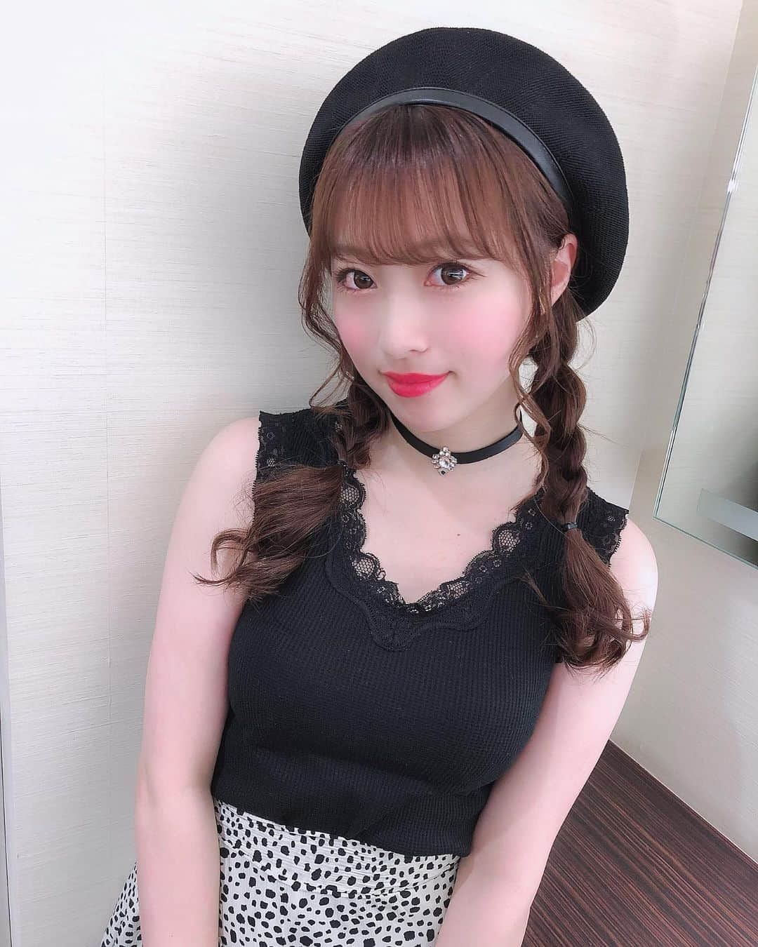 清里千聖さんのインスタグラム写真 - (清里千聖Instagram)「. 6月最後の日🥺💕. 毎日雨でじめじめするから髪型大変...🙂🙃💓. 久しぶり三つ編みちゃん。. #梅雨 #じめじめ #6月 #last #湿気対策 #ベレー帽 #instalove」6月30日 19時33分 - chiseikiyosato