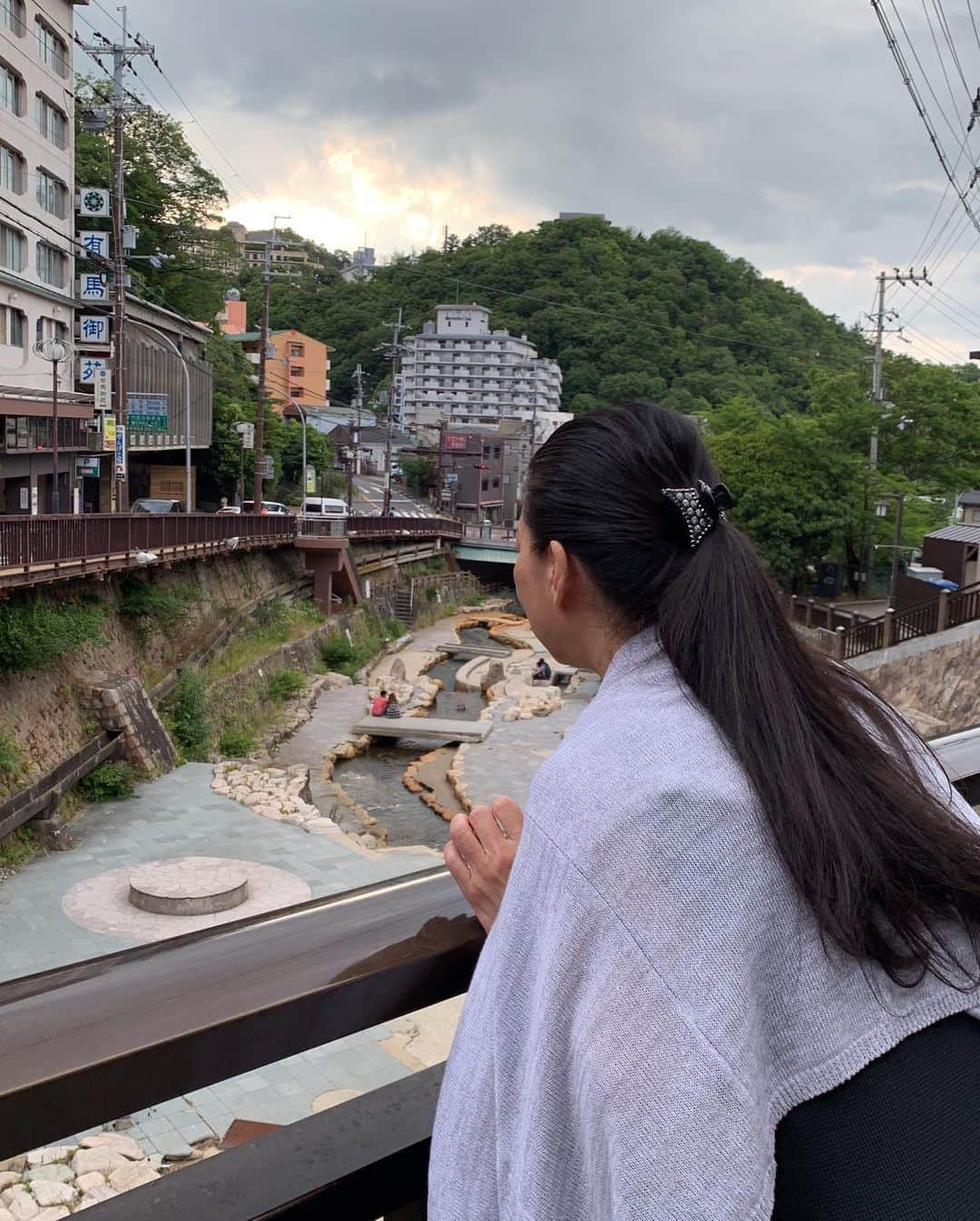 久松かおりさんのインスタグラム写真 - (久松かおりInstagram)「. ままを連れて初の有馬温泉♨️👘 地元なのにゆっくり行ったことはなくって、 だらだらゆっくりした時間久しぶりに ままと過ごしたなあ〜💕💭 ご飯もご当地酒もおいしかった🍴 . 喜んでくれてよかった🎶 まっまだいすき☺️ . . #有馬温泉 #兵庫 #地元 #浴衣 #旅館 #温泉 #温泉女子 #followｍe」6月30日 19時34分 - hisamatsu_kaori