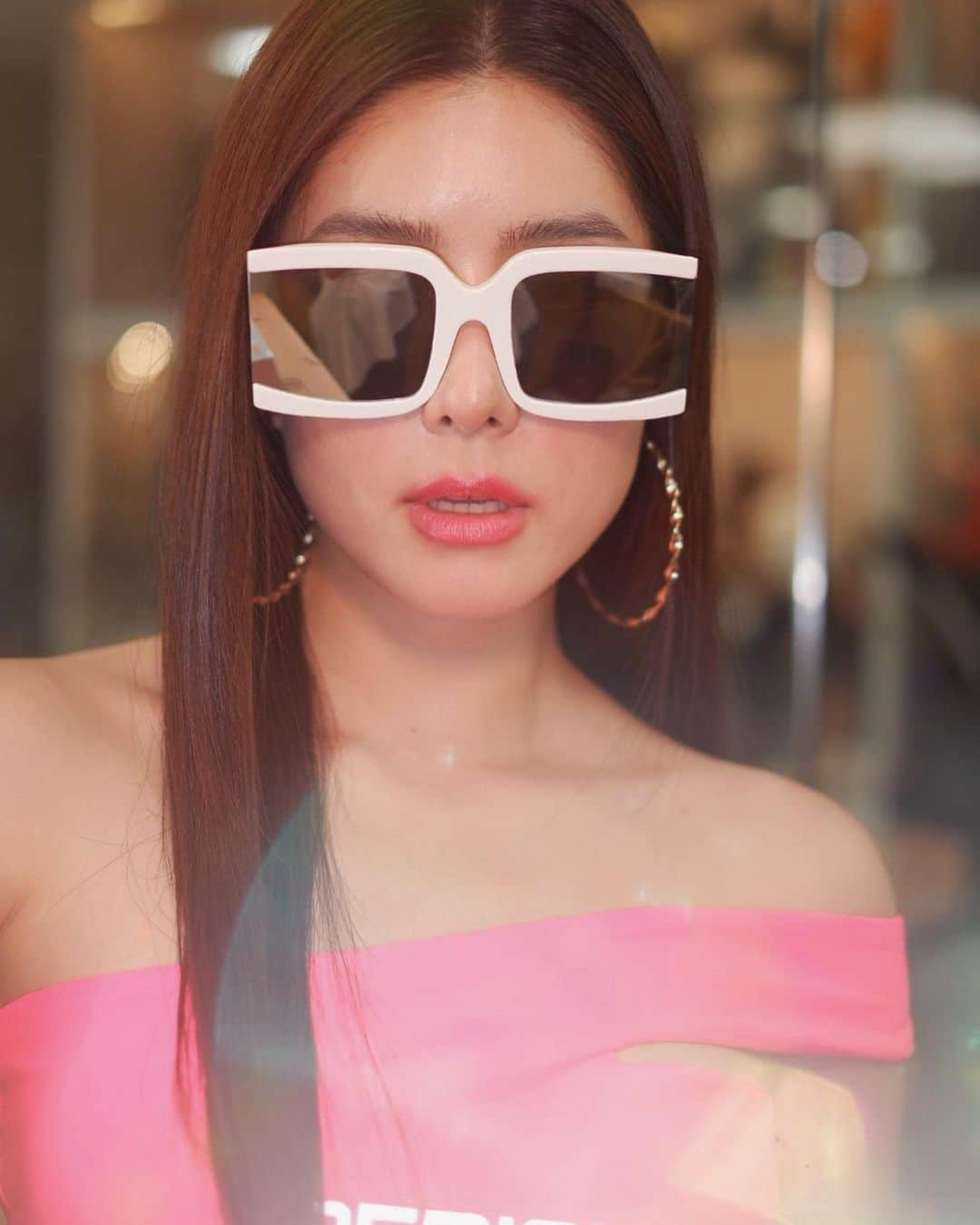 GYEON SEOさんのインスタグラム写真 - (GYEON SEOInstagram)「_* that shades though 🖤 . . @spectacles_room #celine」6月30日 19時35分 - queengyeon