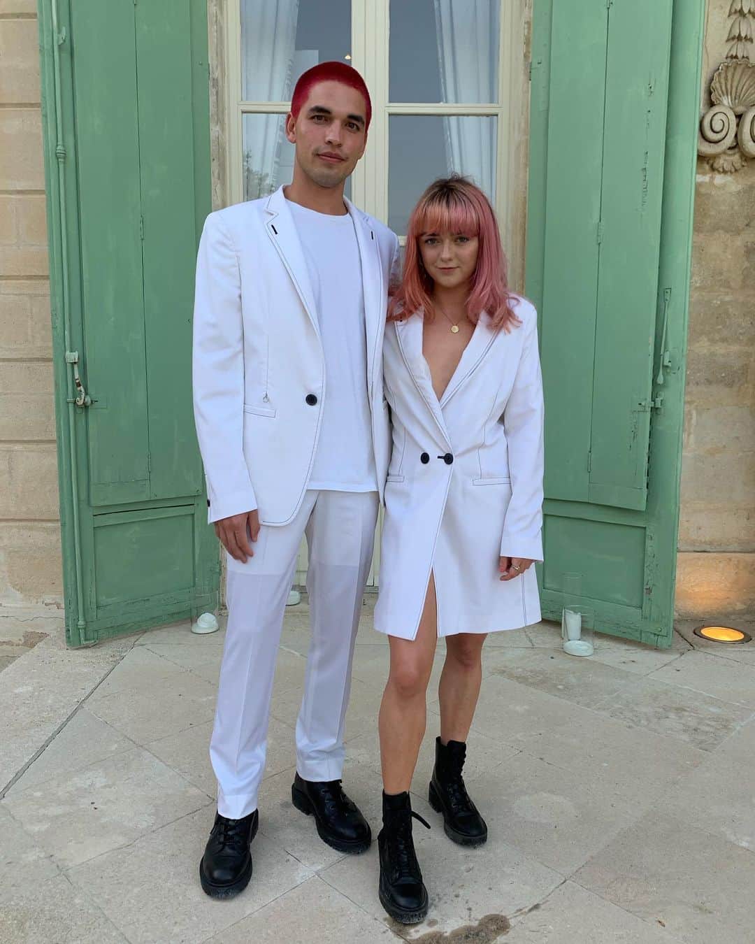 のインスタグラム：「white party for the bride and groom 🎉」