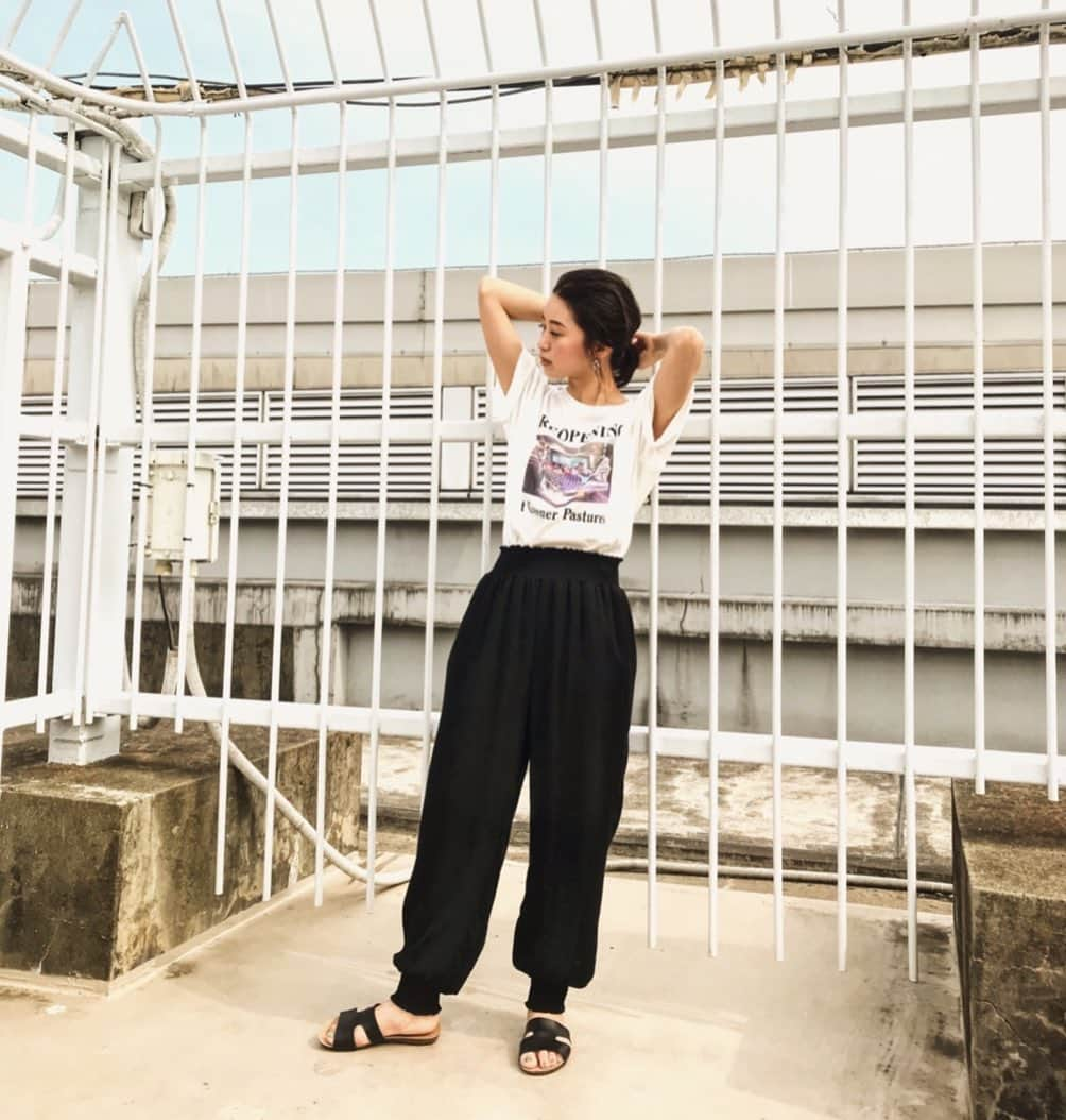 Eri Koyamaさんのインスタグラム写真 - (Eri KoyamaInstagram)「. #フォトルーズTee ¥4,320→¥3,024(30%OFF) . 今のトレンド、グラフィックTeeは 今季1枚持っておくと👌🏻◎ . @ungrid_official  @ungrid_staffsnap #ungrid #shop_ungrid_eri #fashion #coordinate #153cm」6月30日 19時51分 - 6ri___k