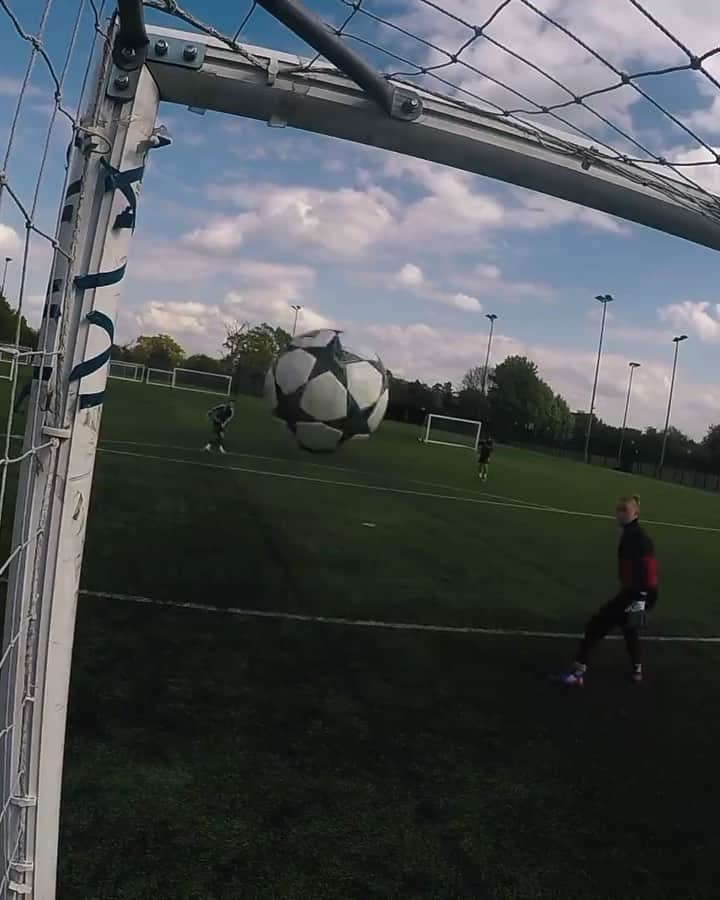 F2Freestylersのインスタグラム：「Blink & you’ll miss it ⚽️🚀⭕️」