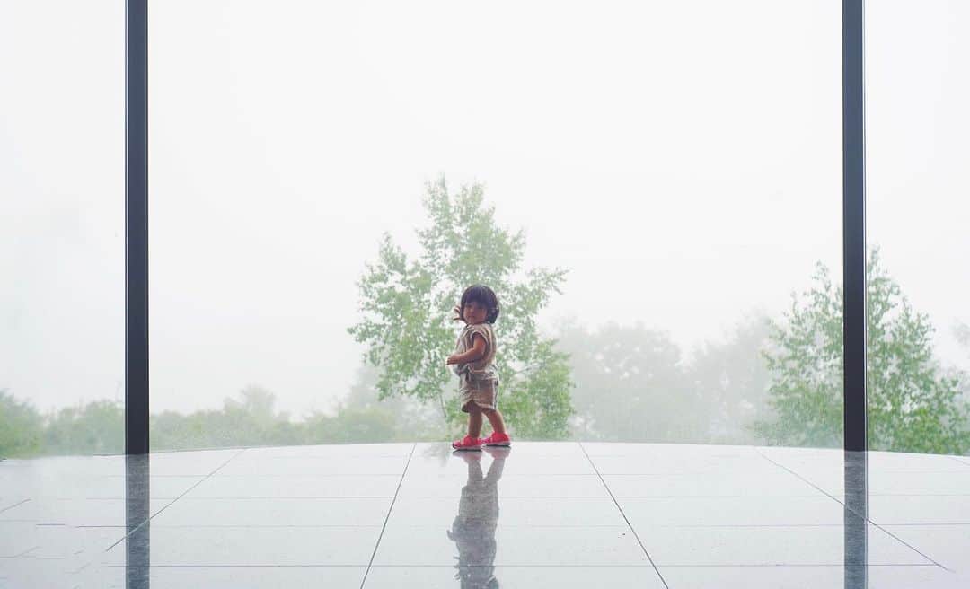 Naokoのインスタグラム：「rainy day* * 雨がちなことりっぷ。 娘とテケテケ過ごす雨の日も なかなか思い出深いものになりました。」