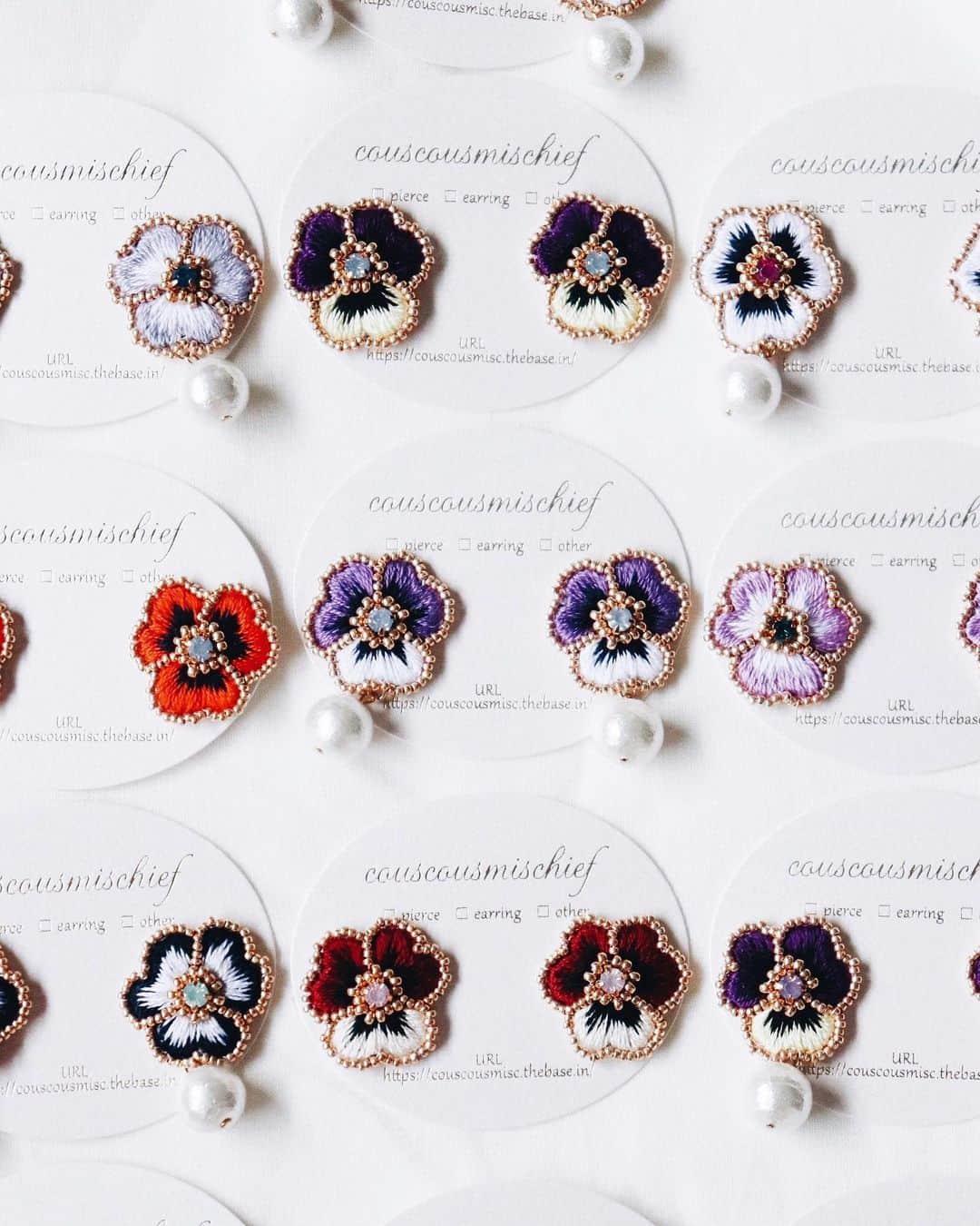 handmade shopのインスタグラム：「7月の販売会は7/5(金)22時からスタートです😊﻿ ﻿ 人気のパンジーデザインも﻿ たくさんご用意しております✨﻿ ﻿ ご自身にぴったりの﻿ お花がみつかりますように♡﻿ ﻿ ﻿ 🌱7/5(金)22:00〜 online shop販売会﻿﻿ 🌱7/20.21 creema HMJ (ビッグサイト)﻿﻿﻿﻿﻿﻿﻿ ﻿﻿ ﻿﻿ I sell flower accessories once a month.﻿﻿ I can ship overseas. The next sale will start on July 5th at 22:00. Please look forward to.﻿﻿ ﻿﻿ ﻿﻿﻿﻿﻿﻿﻿ ﻿﻿﻿﻿﻿﻿﻿ #クスクスミスチーフ#花」
