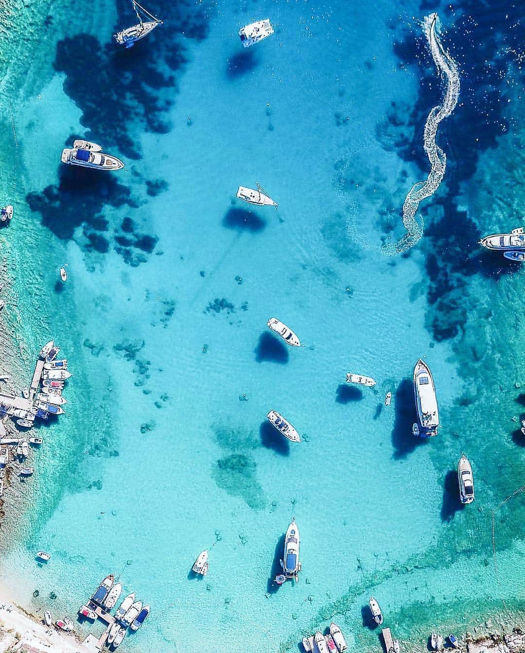 Blonde Saladさんのインスタグラム写真 - (Blonde SaladInstagram)「ON TBS BUCKET LIST: the unspoilt nature and wild beauties of Croatia 🌊 get the full guide on our magazine🦀 #theblondesalad #tbs #bucketlist #summer #travel #dreamy day #destinations #beautifulplaces #seaside #europe #croatia @timotej」6月30日 19時55分 - theblondesalad