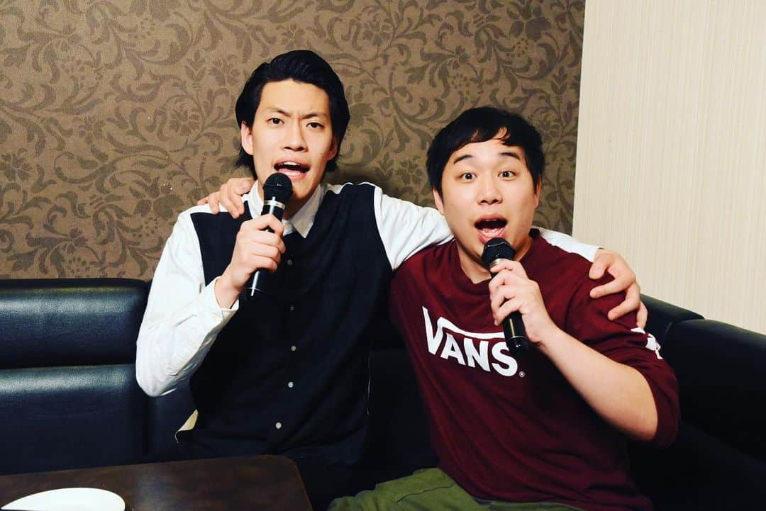 日本テレビ「おしゃれイズム」さんのインスタグラム写真 - (日本テレビ「おしゃれイズム」Instagram)「. 霜降り明星がカラオケ！？ ナゼ！？ M1優勝後、プライベートで過ごす時間がなかった2人が 久しぶりに出かけた… その先で…ナゾの熱唱。 テレビで流れるすごい2分をお楽しみに😹 #おしゃれイズム #霜降り明星 #よく間違えられるコンビ名 😹」6月30日 19時56分 - oshare_clip_ntv