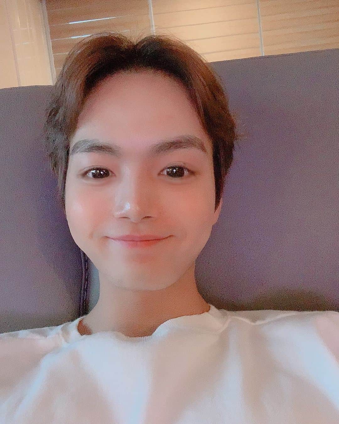 JR のインスタグラム：「씨익 ^_^」