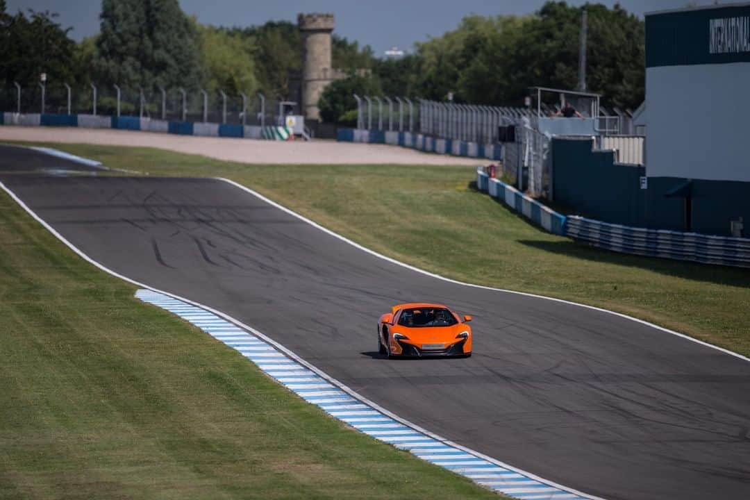 McLaren Automotiveさんのインスタグラム写真 - (McLaren AutomotiveInstagram)「One of the most internationally renowned and historically significant circuits in the world, Donington Park will play host to the #PureMcLaren #SummerSprint in 2019. Do you know how long the GP circuit of this legendary track is?  #McLarenExperiences #PureMcLaren」6月30日 20時01分 - mclarenauto