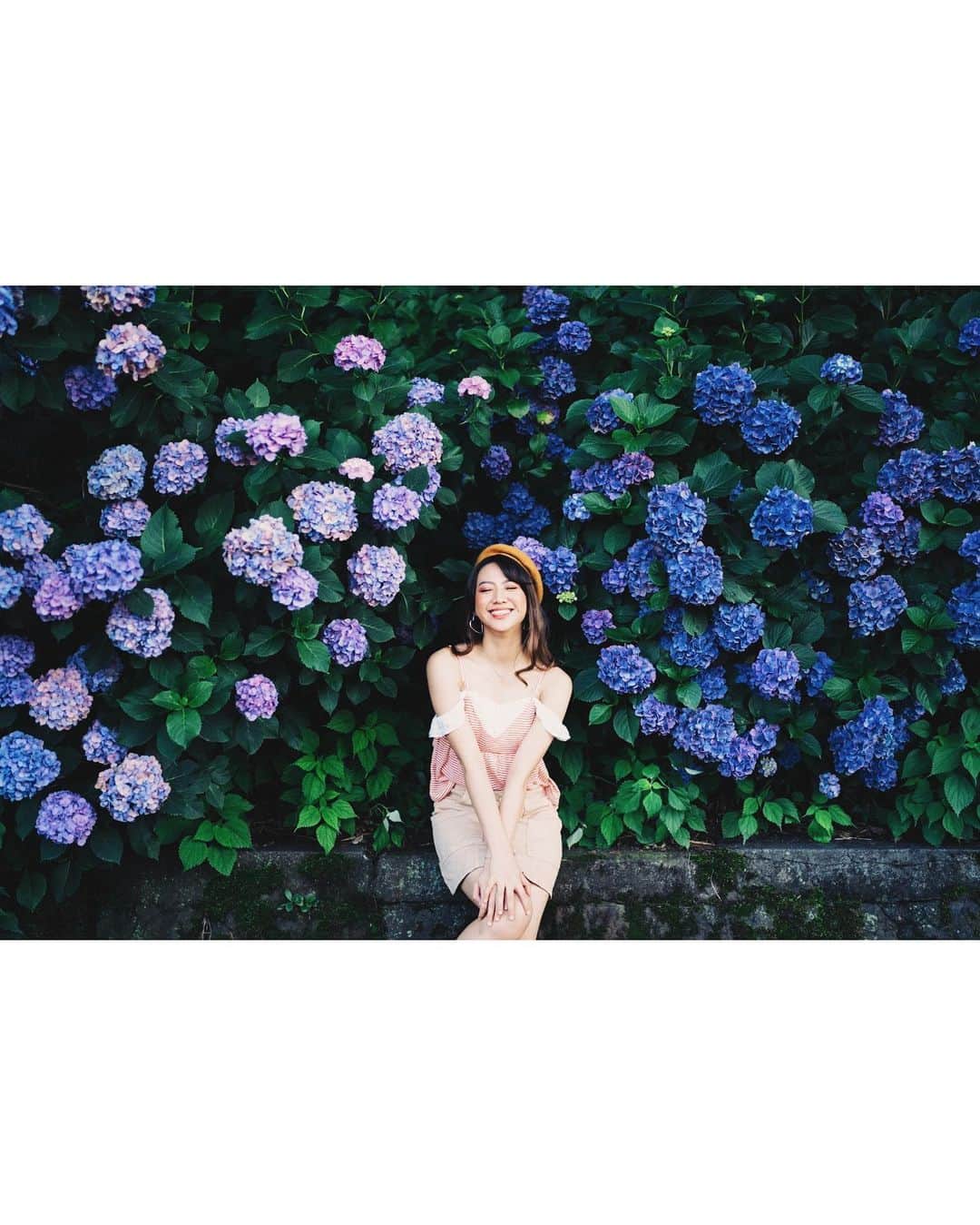 GENTAのインスタグラム：「JKT48で2代目キャプテンを務め、先日卒業したばかりの @shanju と紫陽花散歩をしてきました💠日本には何度も来ているシャニアも紫陽花を見るのは初めてとテンションが上がっていました☺︎ #distagon」
