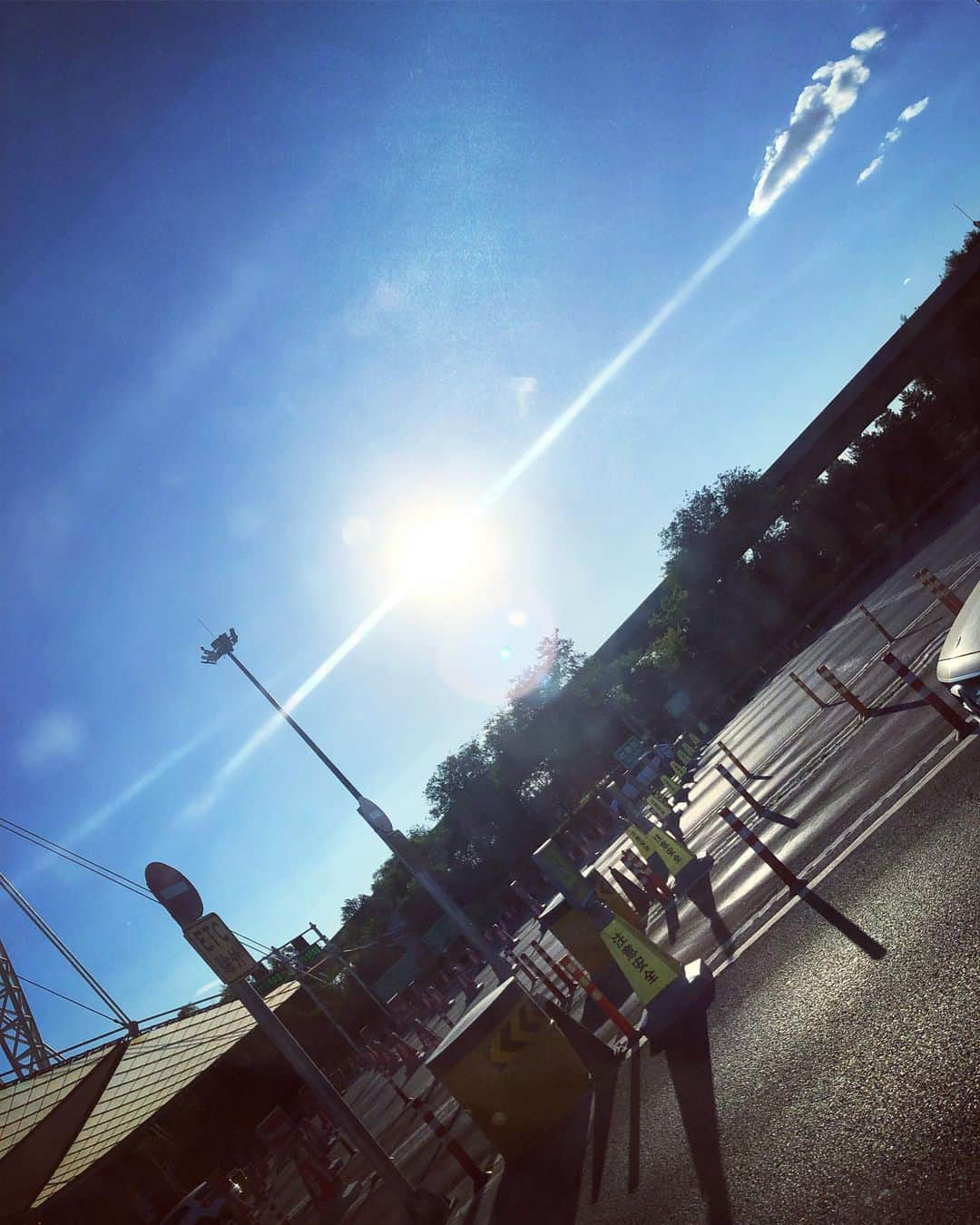 SUGIZOさんのインスタグラム写真 - (SUGIZOInstagram)「北京に到着ー。 超いい天気ー。 34℃。。。😵」6月30日 20時10分 - sugizo_official