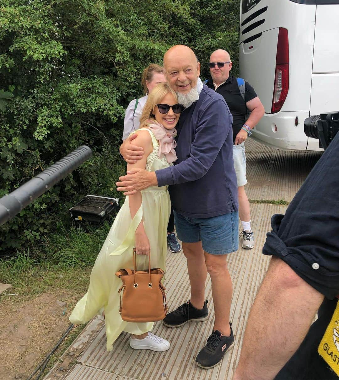 カイリー・ミノーグさんのインスタグラム写真 - (カイリー・ミノーグInstagram)「Dreams DO come true!!! The man himself, Michael Eavis. @glastofest 💖」6月30日 20時13分 - kylieminogue