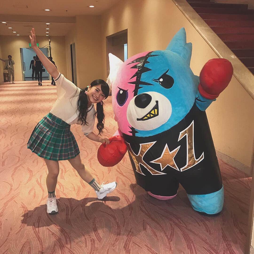 福田愛依さんのインスタグラム写真 - (福田愛依Instagram)「K-1 WORLD GP 2019 JAPANに 行ってきました！！☺︎ タローとわちゃわちゃ📸  選手の迫力が凄すぎて、 興奮でした！！！ 楽しかったです、、😳✨ #k1両国 #k1 #melrot #sevens  #skechers」6月30日 20時42分 - meii_cheer