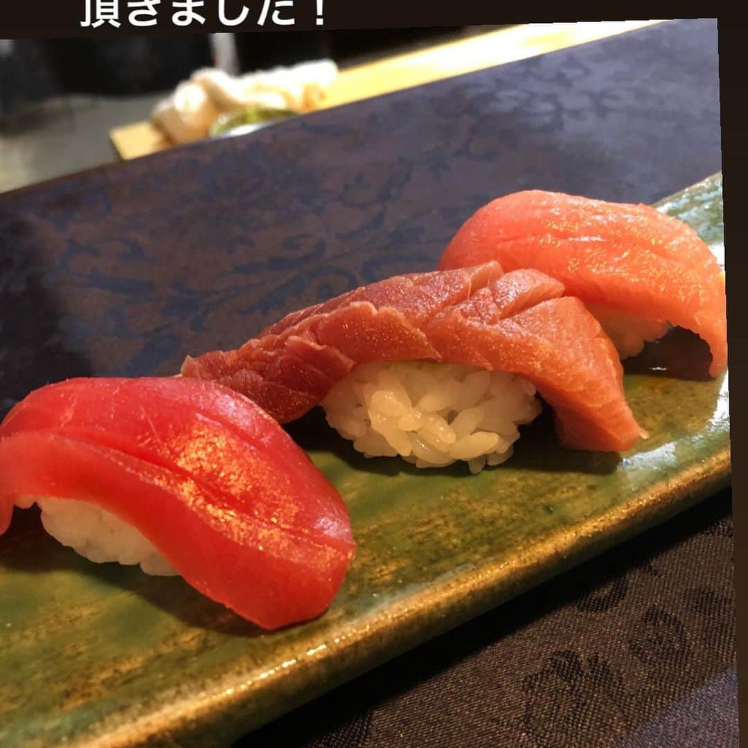 小山雄也さんのインスタグラム写真 - (小山雄也Instagram)「今回の 熊本にある#桶屋 会は マグロ祭りにお呼び頂きました！ 写真は照寿司風、、笑 ・マグロの中落ち ・マグロ盛り合わせ寿司 ・マグロの刺身 ・マグロの焼き魚 ・マグロの茶碗蒸し ・マグロのとんかつ 1年に1回しかないイベント マグロづくし 今年も頂きました。 もちろん味は言うまでもなく最高でした！ 特に1枚目にあるマグロの中落ち！ これをスプーンですくった🥄 ・マグロの中落ち手巻き寿司 1番美味でした！ いつもご馳走様です。 普段はその日に取れた食材で色々作ってくれるので あらかじめ何を作って欲しいか希望がある場合は電話で相談がオススメです！ 完全予約制です それでは明日も美髪に。 #刺身#熊本グルメ#熊本ランチ#熊本ディナー#熊本創作料理#熊本市グルメ #熊本市#刺身#マグロ#マグロ中落ち #熊本#熊本県#こやゆうグルメ」6月30日 20時42分 - yuya.koyama