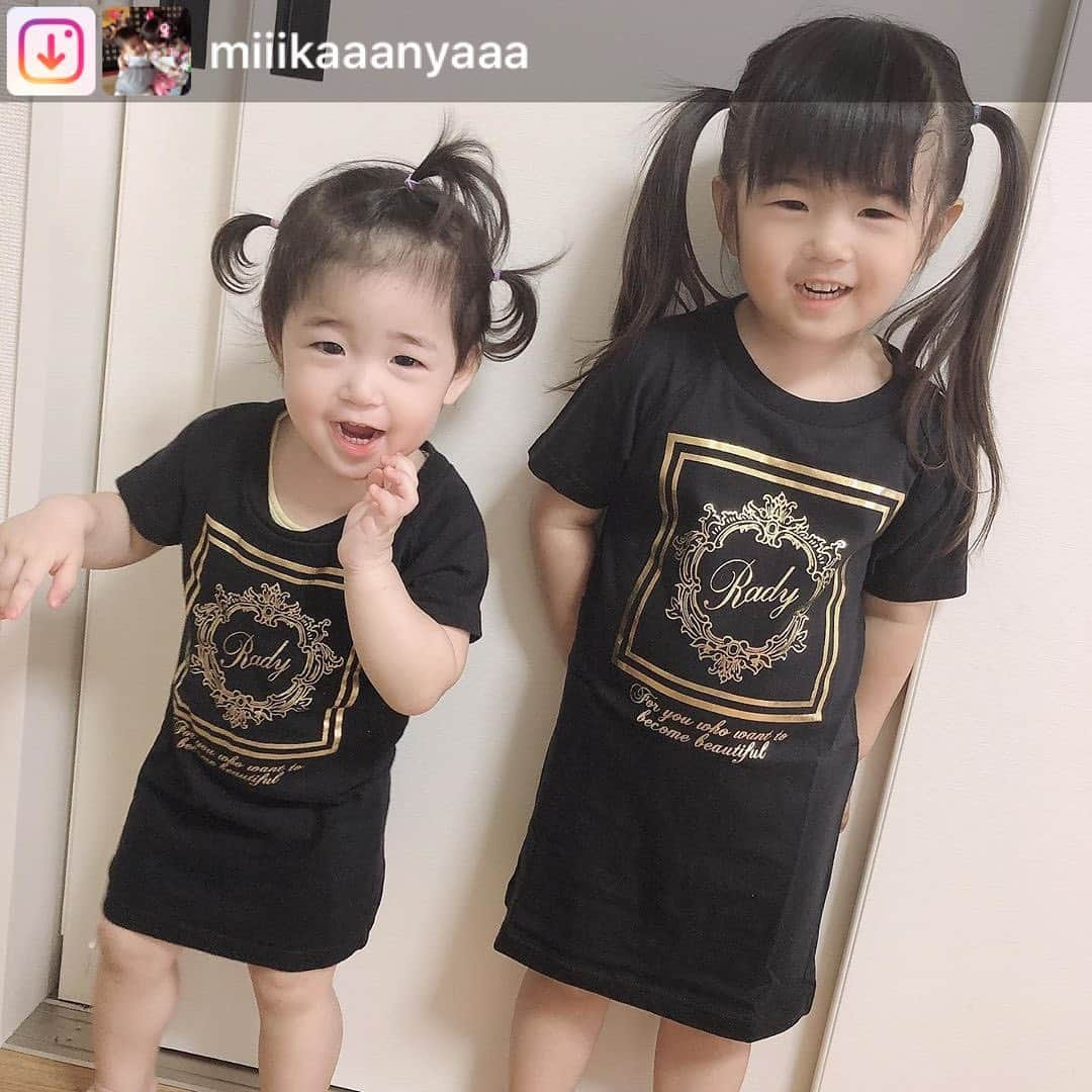 Radyさんのインスタグラム写真 - (RadyInstagram)「. 姉妹でおそろっぴ😍💗 めっかわです〜🤩✨ . . #Repost from @miiikaaanyaaa. ❤︎ . . 花寧も大きくなって早く3姉妹で お揃いしたいな〜❤︎❤︎ #rady #ちびrady #お揃いコーデ #姉妹」6月30日 20時50分 - radychan_no_insta