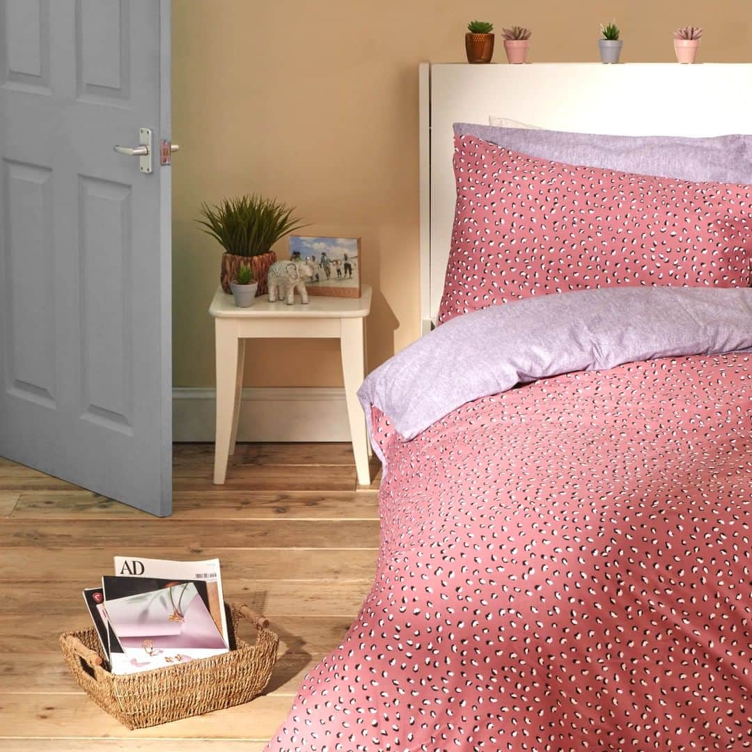 プリマークさんのインスタグラム写真 - (プリマークInstagram)「An easy, breezy bedroom setup 💗 Bedding prices from £9/€12 (Available in: 🇬🇧🇩🇪🇳🇱🇦🇹🇧🇪🇮🇪🇫🇷🇮🇹🇪🇸🇵🇹) #Primark #PrimarkHome #BedroomInspo」6月30日 21時00分 - primark