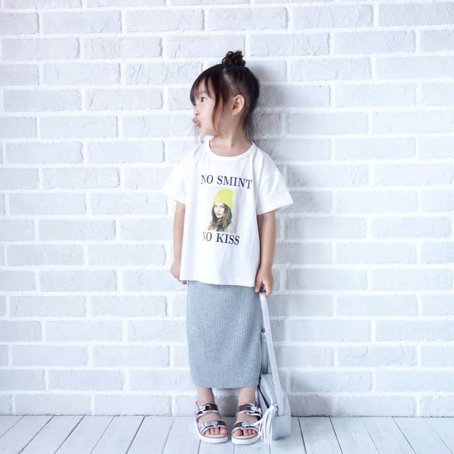 Saraさんのインスタグラム写真 - (SaraInstagram)「. coordinate♡ . @urbancherry_ さんの セットアップで夏コーデ🌈 . 上下別でも使えて 着まわし力抜群💛💛 . T-shirt ▶︎ #urbancherry  skirt ▶︎ #urbancherry  sandal ▶︎ #petitmain  bag ▶︎ #petitmain . . #ootd #kids #kids_japan #kids_japan_ootd #kjp_ootd #kidsfahion #kidscode #kidsootd #kidswear #キッズコーデ #キッズファッション #夏コーデ」6月30日 21時00分 - sarasara718