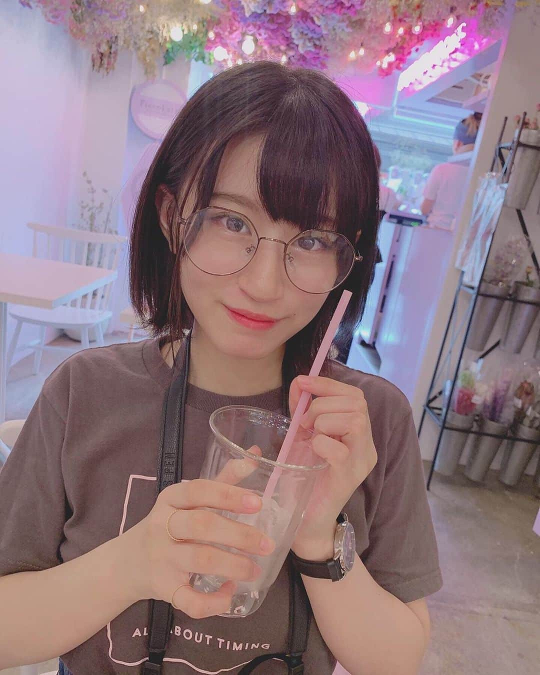 上西怜さんのインスタグラム写真 - (上西怜Instagram)「⠀ ⠀ ⠀ メガネッコ👓💓 ⠀ ⠀ #伊達メガネ #オシャレメガネ #丸メガネ #メガネ #メガネ女子 #大きめ 👻 #안경 #glasses  #カフェ #オシャレカフェ #piccolatte #ドライフラワー #flower #お花 #花 ⠀ #ちゅ #chu #😘💕 ⠀ ⠀」6月30日 21時15分 - jonishi_rei