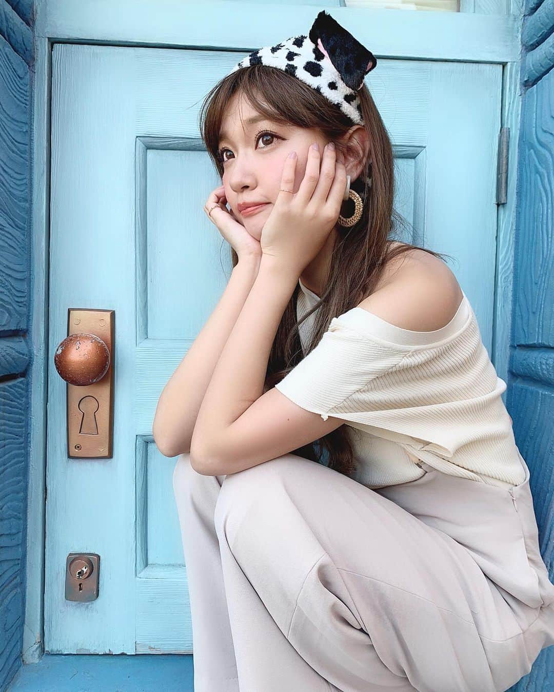 いっちゃん/嶋津 いつみのインスタグラム：「. . . さて。 こちらのいっちゃん、何を考えてるでしょーか？？😎✨ . . . . . . 突然すぎるクイズタイム❤️ww . . . . . . 明日は 前にストーリーにも載せてた 最近GETして 変えてみたスキンケアを紹介するね😘💕 . . . . . #ムーモ  #除毛クリーム #関西  #関西サロモ  #サロンモデル #サロモ #いっちゃん  #フリーモデル #関西モデル  #あざといっちゃん #かわいっちゃん #ブライダルモデル #アレンジモデル #ヘアカラー  #ヘアアレンジ #撮影依頼受付中 . . . . . . . .  7月8月のお仕事依頼受付中です🧚🏻‍♀️💜」