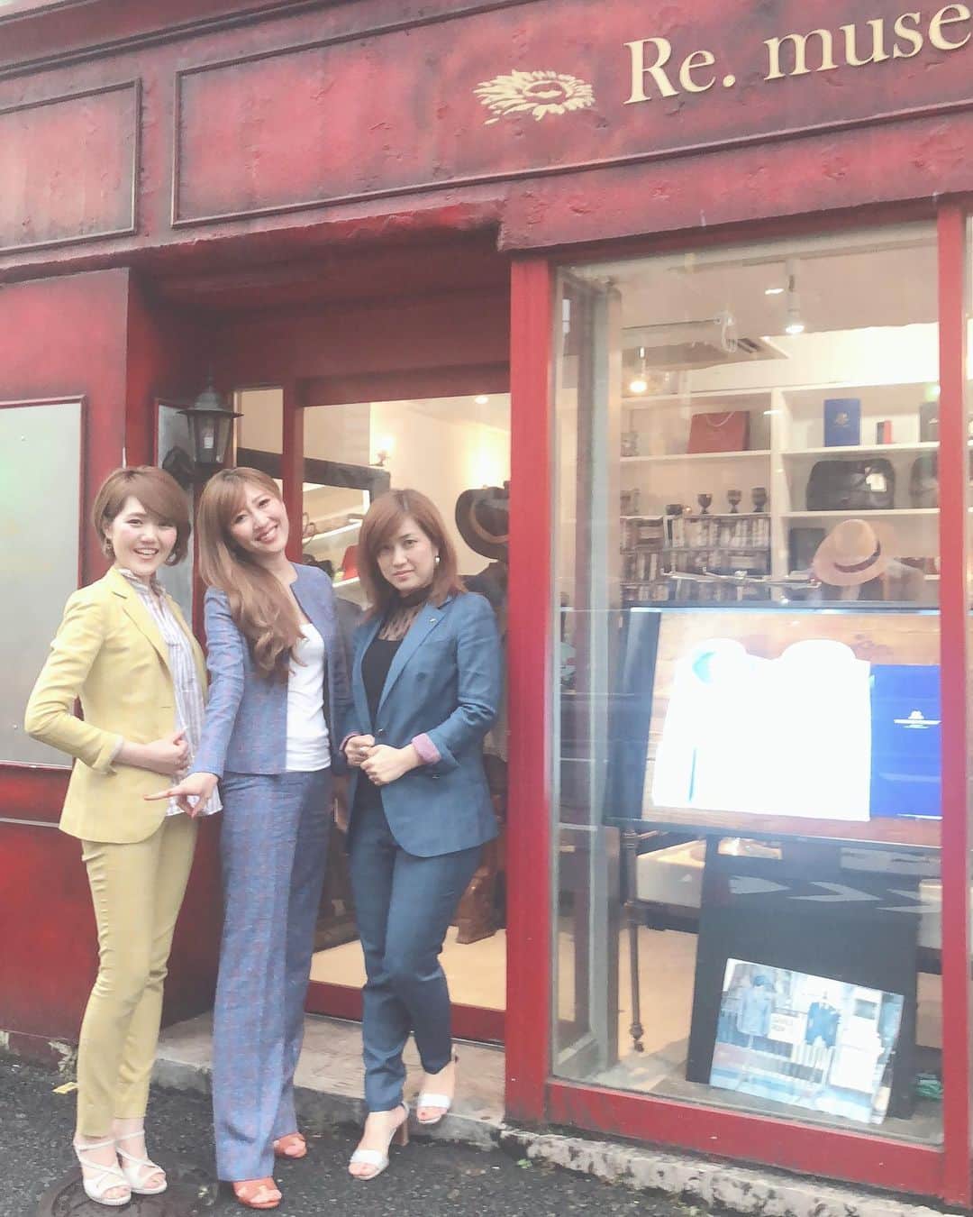 広野あさみのインスタグラム：「久しぶりに六本木の勝社長のRe.museにご挨拶に行きました^_^ ここに行くといつも女子力高まるきがします👯‍♀️👯‍♀️ いつもパワーをありがとうございます😊✨ かっこいい女性になるぞー✨💪 @re.muse_ordersuits」