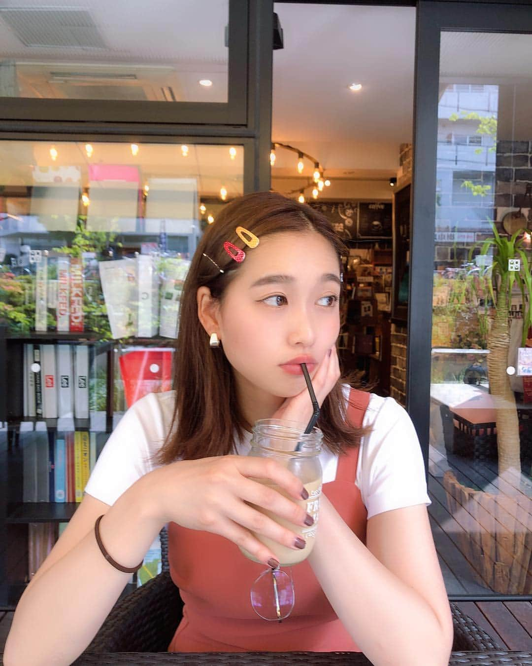 谷川りさこさんのインスタグラム写真 - (谷川りさこInstagram)「カフェで一息 #cafe #cafetime #chill #ピン #makeup」6月30日 21時27分 - risakoko