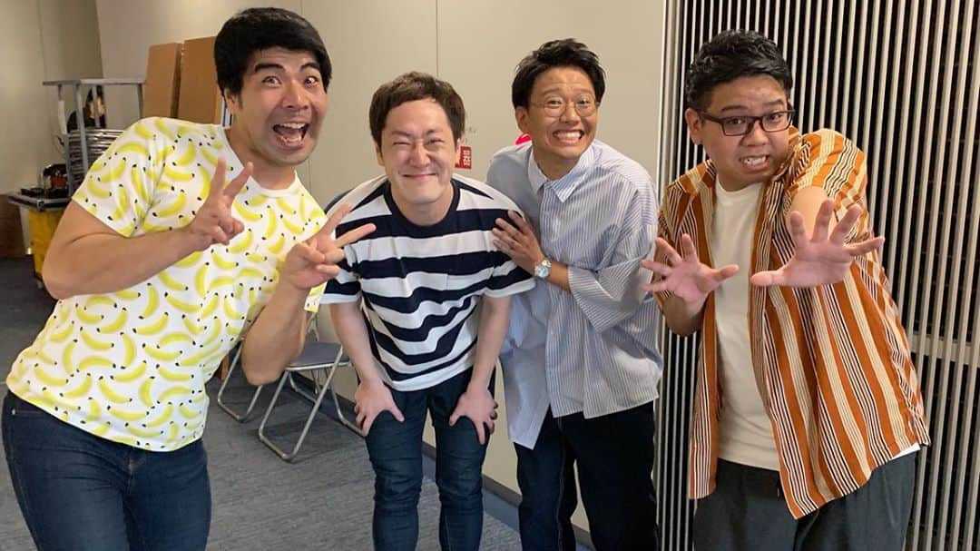 日本テレビ「ウチのガヤがすみません！」さんのインスタグラム写真 - (日本テレビ「ウチのガヤがすみません！」Instagram)「#筋肉体操 で話題✨#武田真治 と#インポッシブル井元 が#ビリビリ 対決🙊⚡️👥⚡️ . #肉体美 で脚光を浴びている武田真治さん💪❤️ #ウチガヤ でおなじみの “ビリビリマシンを装着した対決”で、 井元さんが武田さんに戦いを挑みました🤼‍♂️💥🏆 白熱した戦いにスタジオ(特に芸人)大盛り上がり😂😂 戦いを終えた#インポッシブルさん に#ミキ さんが #インタビュー のはずが…… #いたずら ？の流れに…👻 . ちなみに#櫻井翔 さんも『50万ボルトのビリビリマシン』に挑んでます😱☠️😵😈 . 放送は【7/2(火)21:00〜】見てね💋💋💋 . #ウチのガヤがすみません #ウチガヤ  #ガヤ芸人オフショット #芸人 #テスラコイル #ダイナー #THEMUSICDAY #嵐」6月30日 21時38分 - uchino_gaya