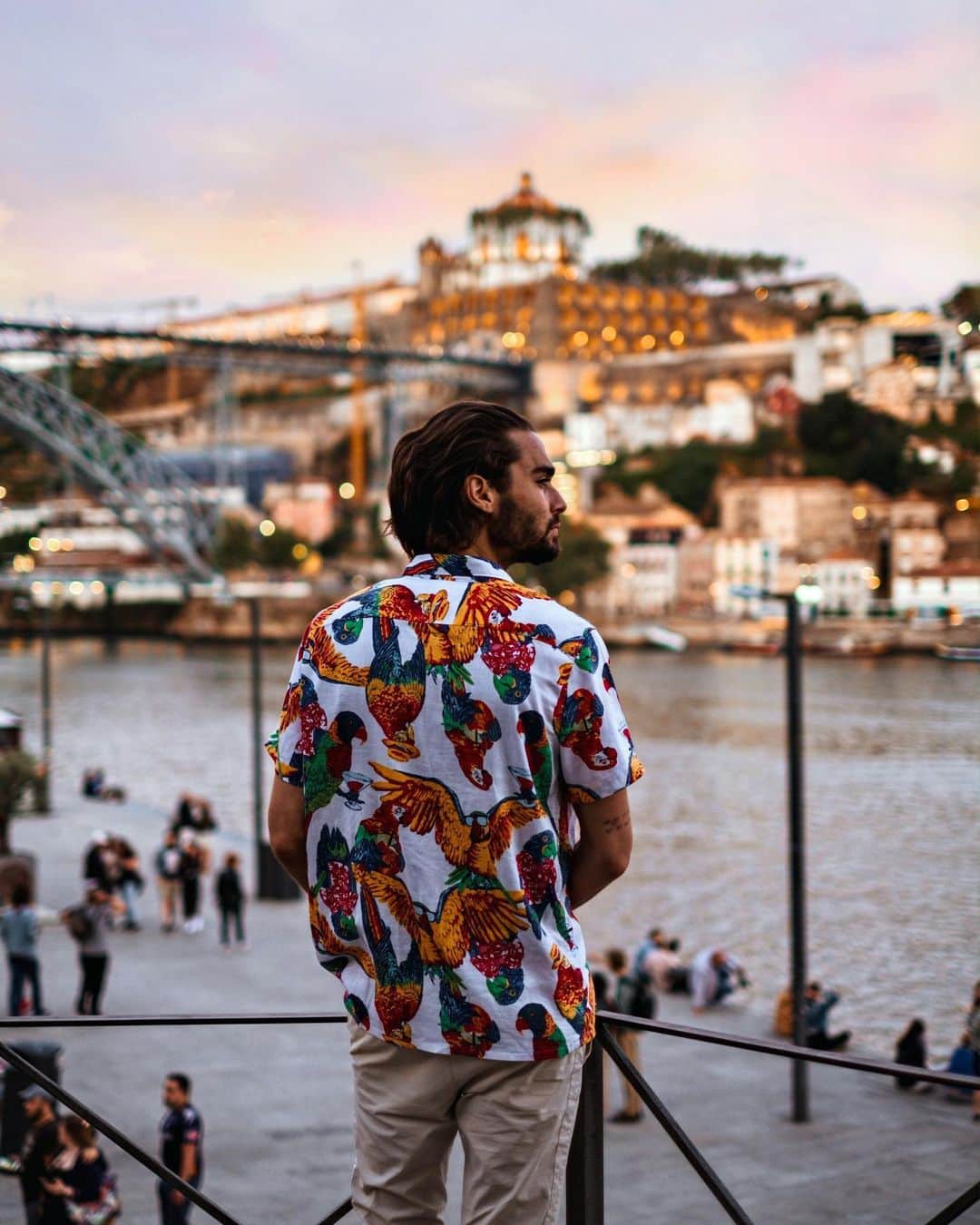 NICOLAS SIMOESさんのインスタグラム写真 - (NICOLAS SIMOESInstagram)「Long strolls yesterday all over the beautiful city of Porto, walked for hours up and down until golden hour in front of the amazing Ponte Luis bridge 🇵🇹🌉 [More on Instastories!]」6月30日 21時32分 - nicolassimoes