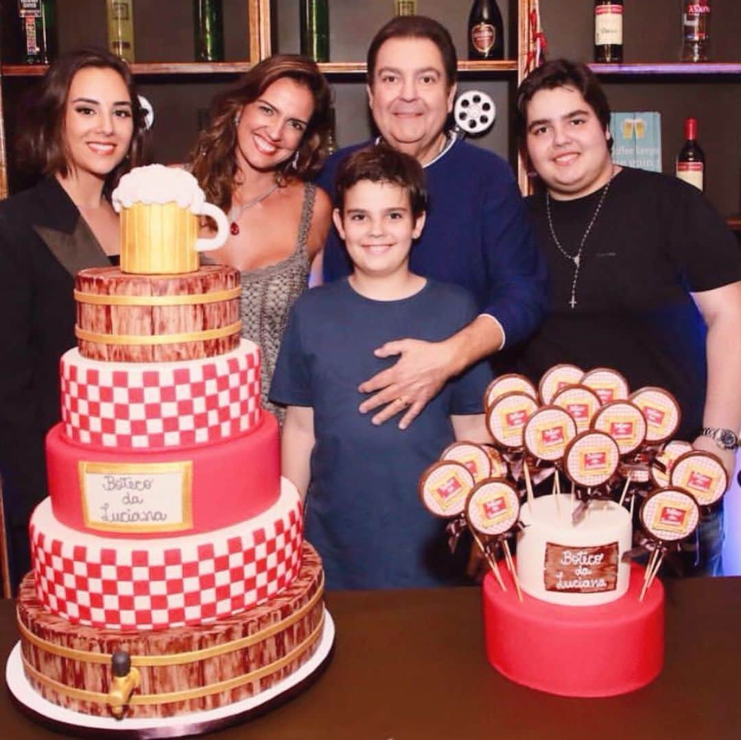 Eliana Michaelichin Bezerraのインスタグラム：「Obrigada família querida pela linda festa. Parabéns @lucard. Sua alegria contagia!!! @agenciabrazilnews」