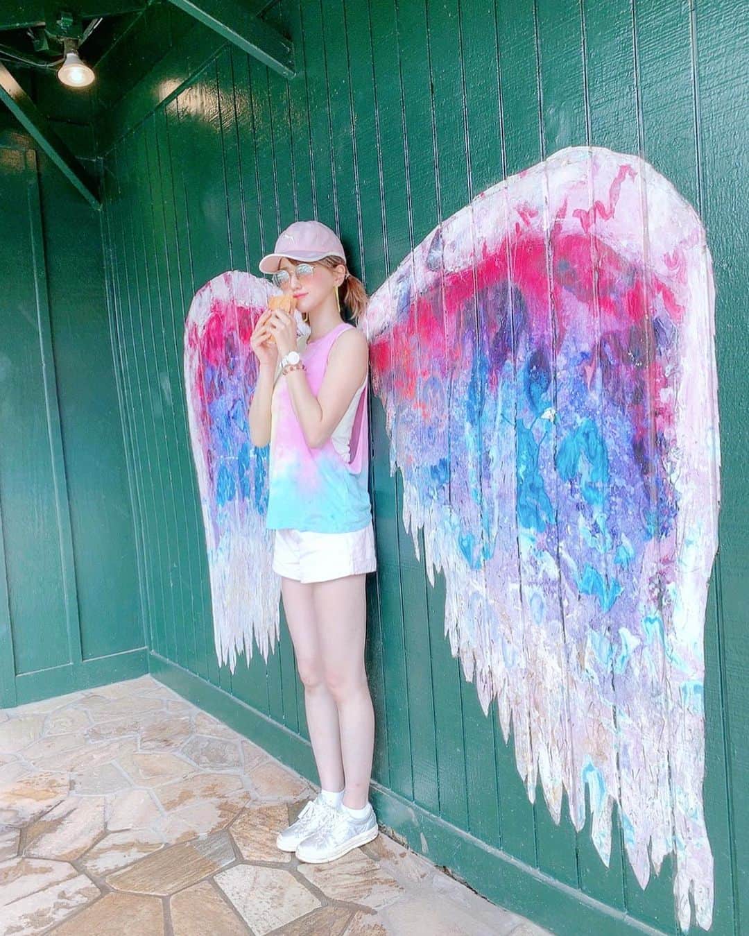 河西里音さんのインスタグラム写真 - (河西里音Instagram)「『Haleiwa Wings』 天使になったょ˙˚ʚ(*´꒳`*)ɞ˚˙ かわゆ💓💓💓💓 ♡ ♡ ♡ #hawaii #オアフ島 #ノースショア #ハレイワタウン #Anahulu橋の少し手前にある #ウォールアート #羽根 #天使 #wing #angel #colorful #pink #pinkgirl #summergirl」6月30日 21時38分 - rion_kasai