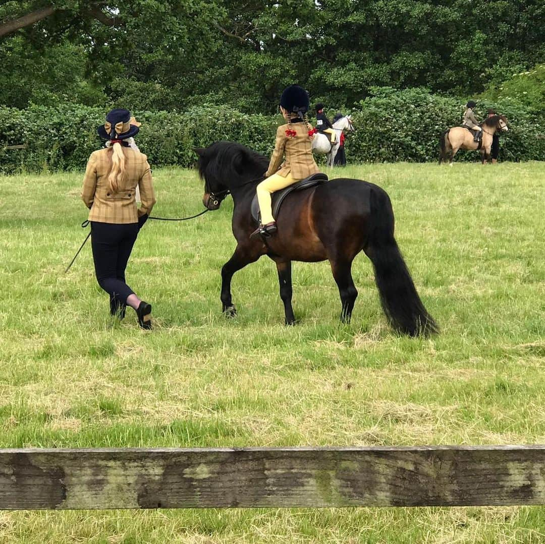 チャーリー・アダムさんのインスタグラム写真 - (チャーリー・アダムInstagram)「First show today for Anabella and @emily_ward91 @sophieadam26 👏👏」6月30日 21時48分 - charlie26adam