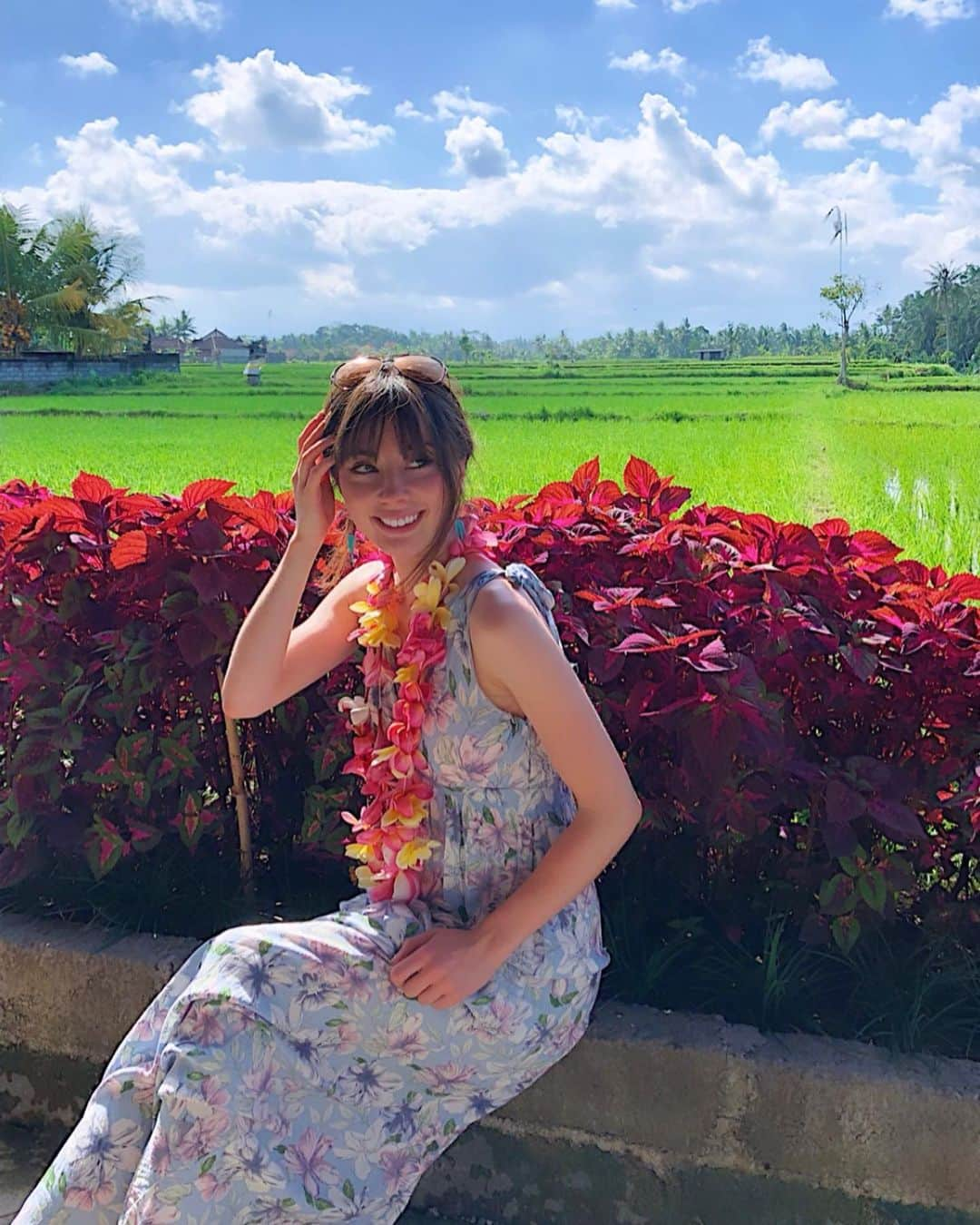 ノウィキ茉莉のインスタグラム：「Coffee tasting in Ubud, Bali! What an experience! Tried a cup of Luwak Coffee for the first time which is the most expensive coffee in the world! It was delicious, but you probably wouldn’t want to know what it’s actually made out of 🤢😂 There were also different teas and coffees they provided for us which was all free!! The view was also so so beautiful 😍  ピアスは母が作りました良かったらお問い合わせを @kazukonowicki」