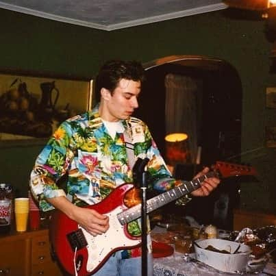 ジミー・ファロンさんのインスタグラム写真 - (ジミー・ファロンInstagram)「My first electric guitar was a Phantom. My first band - the Born Losers. My first and only long sleeve Hawaiian shirt. New Year’s Eve gig - the dining room. #tb 1993」6月30日 21時43分 - jimmyfallon