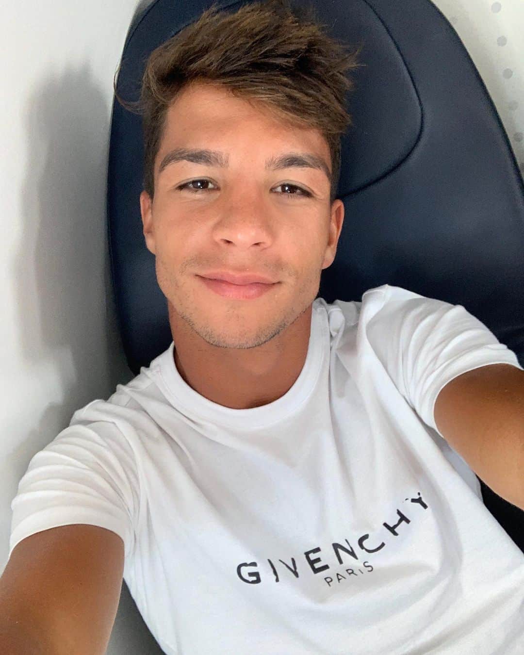 オリベル・トーレスのインスタグラム：「Back to Porto👋」