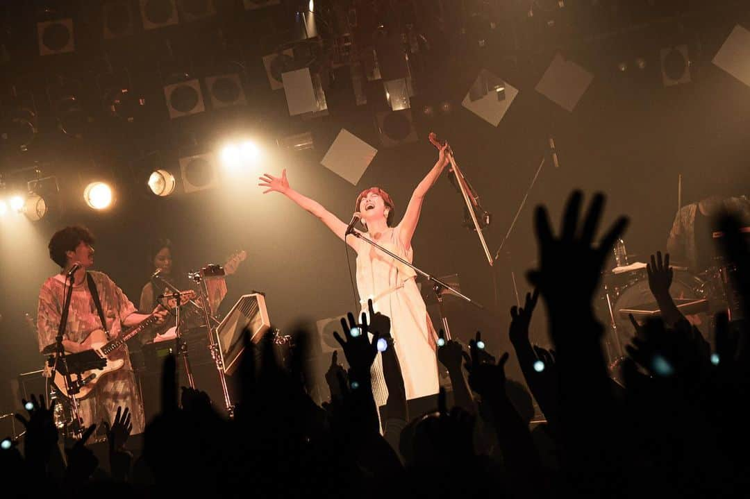 moumoonさんのインスタグラム写真 - (moumoonInstagram)「. 2019.06.30 「moumoon live tour 2019 -NEWMOON-」 愛知・名古屋Electric Lady Land ツアー8日目!! Thank you!! . いよいよ来週、埼玉でツアーファイナル✨ , ‪#moumoon‬ ‪#NEWMOON‬ #青春 #ヤンさん」6月30日 21時49分 - moumoon_jpn