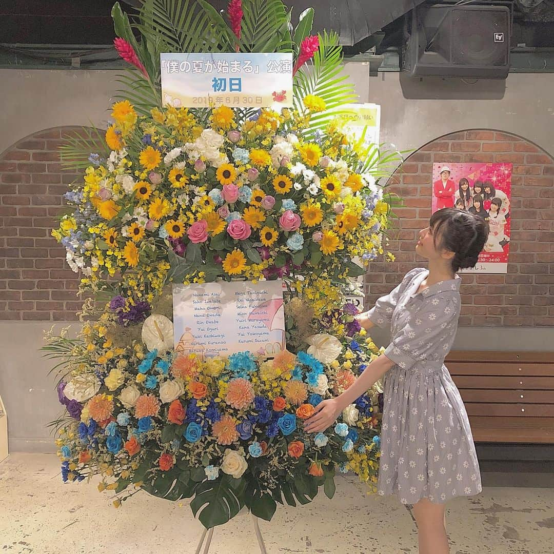 浅井七海さんのインスタグラム写真 - (浅井七海Instagram)「*.﻿ ﻿ ﻿ #僕の夏が始まる公演﻿ 初日🌟ありがとうございました！﻿ ﻿ 全力で汗をかいて﻿ 夏を感じれる本当に素敵な公演！﻿ 名曲揃いです。﻿ ﻿ そしてこのメンバーさんの中に﻿ 自分がいること。ほんとに嬉しく思います😭﻿ ﻿ ここからが始まりなので﻿ どんどん成長していけるように﻿ 頑張ります！！！🔥💪﻿ ﻿ 次の公演も楽しみだあ~~~💓☺️﻿ ﻿ ﻿ 素敵なお花を﻿ ありがとうございます💐﻿ ﻿ ﻿ ﻿」6月30日 21時51分 - naamin48_