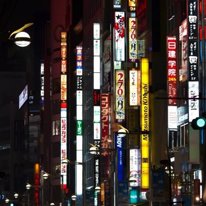 のインスタグラム：「だああ〜！さいごはシンジュクだー！かっこよいよ〜 わたしに、ご指名ありがとうございます♡という日がくるなんて！！みんなかわいい、、、！！！ もうこのへんになると、ラップ感というよりセリフ感が強いものが多くて 最初は照れくさかったな！！ これにて一曲おわり〜〜！です みんなはどこがすきでしたか？  ほんけの動画 ちぇけ→ https://www.youtube.com/watch?v=SSvGPQNrtwQ」