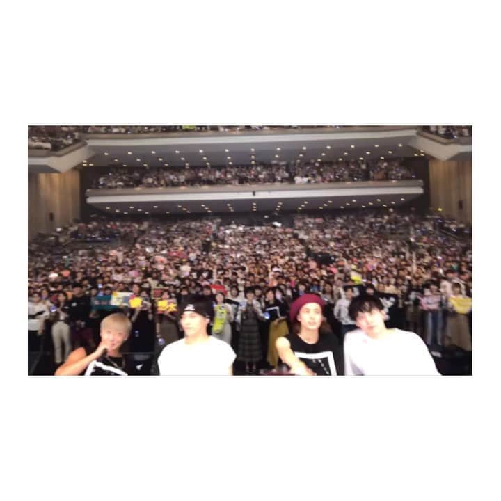 岩岡徹のインスタグラム：「大阪公演‼︎ ありがとうございました🐙🙆🏻‍♂️ #da_ice #besttour #大阪」
