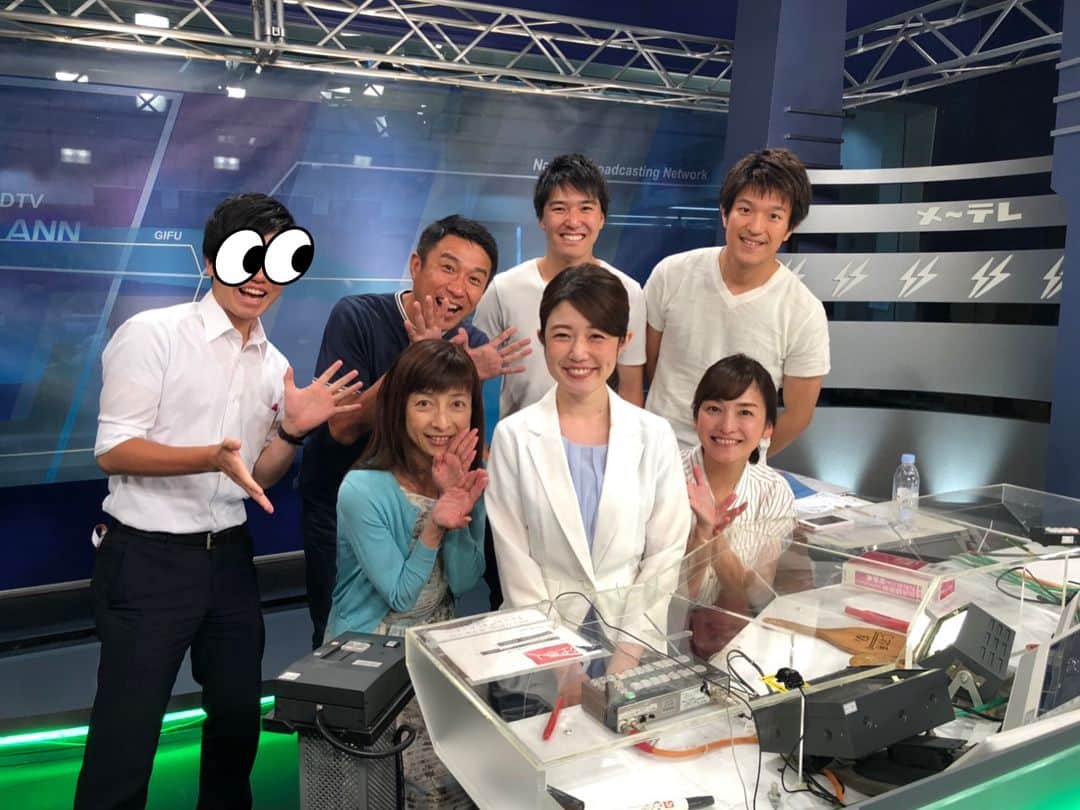 井上裕衣のインスタグラム：「こんばんは😌  明日から異動です  心に響く言葉をくれる方々がいてとても幸せです  メ〜テレアナウンサー井上裕衣を好きになってくれたみなさま、ありがとうございました！  #親の反応は #「優しく素直なまっすぐさで」 #「どこでも咲きなさい」 #ありがとう #娘でよかった♡  こちらは公式インスタグラムアカウントなので更新は終了です。継続希望を書いて下さってとても嬉しかったです！ありがとうございました😊」