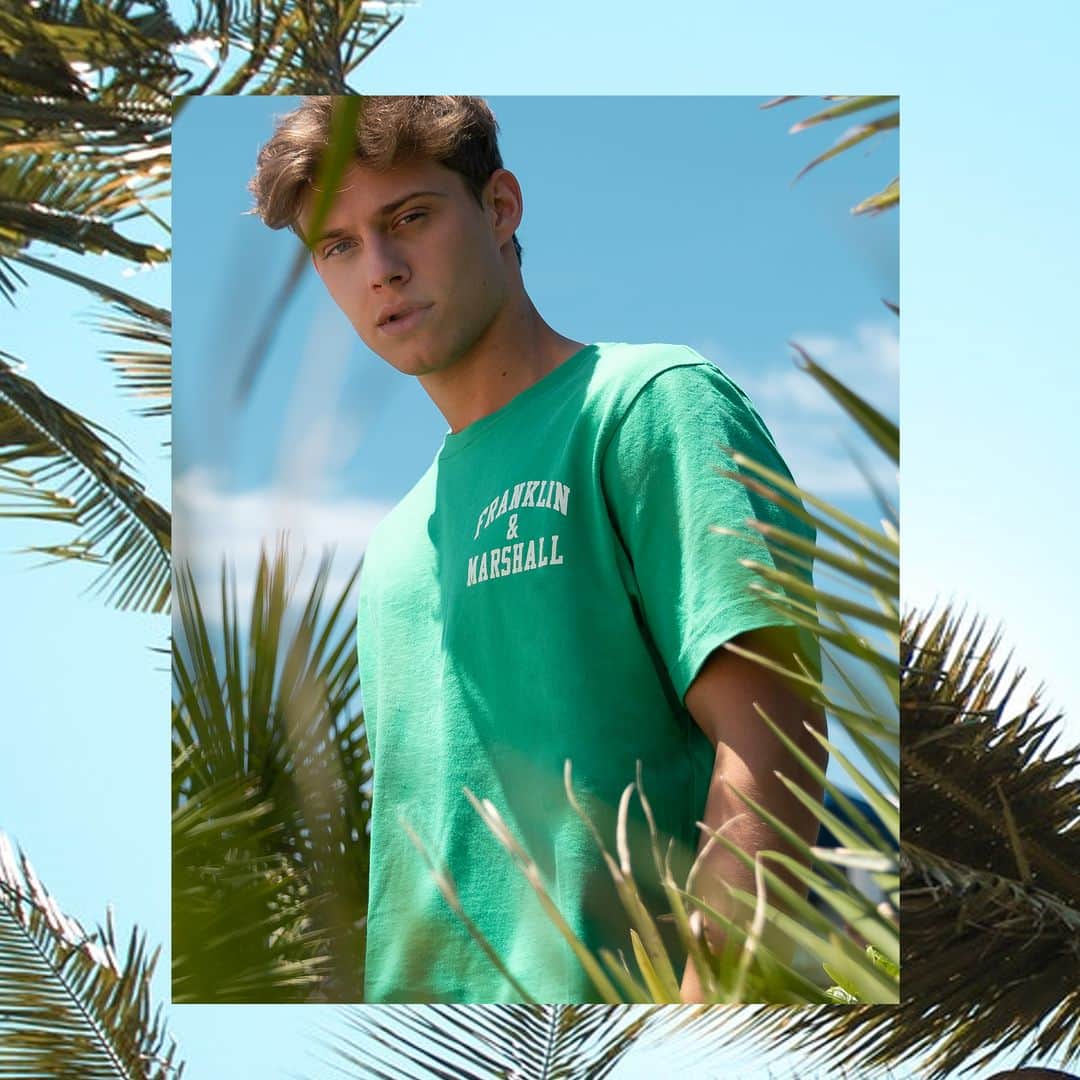 フランクリン&マーシャルのインスタグラム：「Sporty look,a way of life.  #franklinandmarshall #fashion #fashionforwoman #fashionformen #outfit #outfitformen #outfitforwoman #ss19 #newseason #newcollection #summer #highsummer #style #cool #colour #attitude #details #mood #style #sportystyle #fandm #simplicity #red」