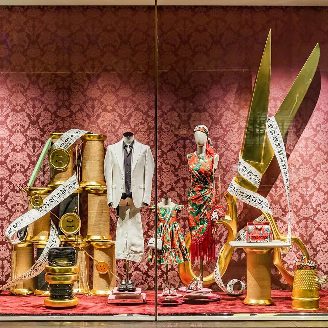 ドルチェ&ガッバーナさんのインスタグラム写真 - (ドルチェ&ガッバーナInstagram)「The beauty and the art of the hand-made is emphasised and brought to life in the boutique in Osaka. #DGFattoAMano #DGLovesJapan #DGWomen」6月30日 22時01分 - dolcegabbana